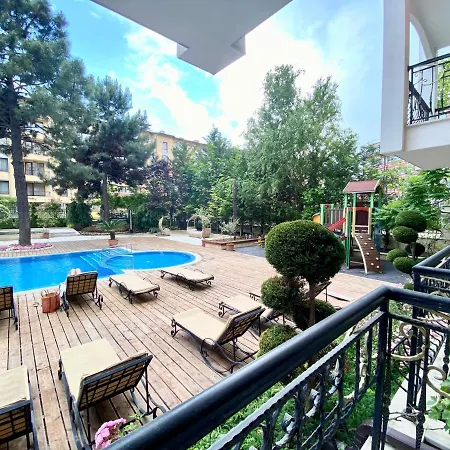 Bratanov Harmony Palace Studio شقة